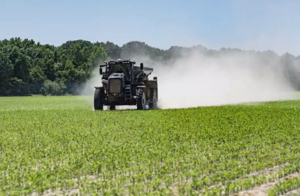 Fertilizer spreader